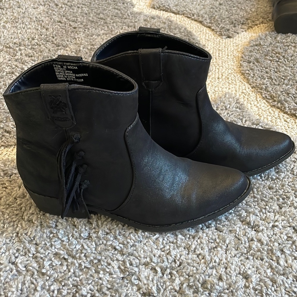 Arizona black booties 7 1/2 worn once